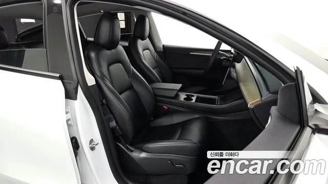 Tesla Model Y — Фото автомобиля 17