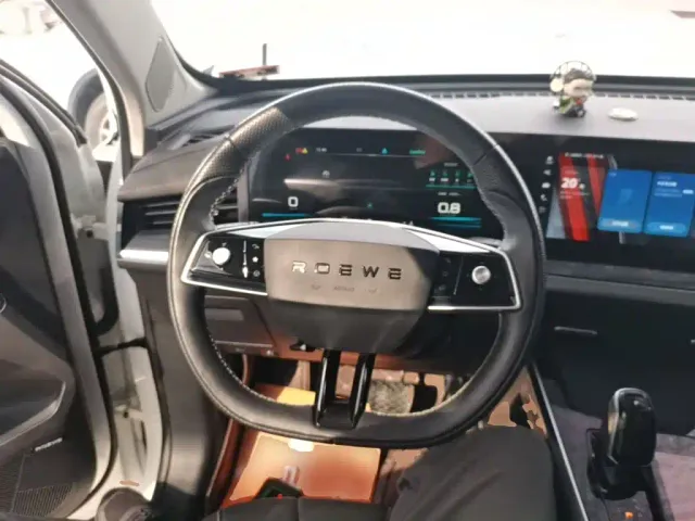 Roewe RX5 Max — Фото автомобиля 10