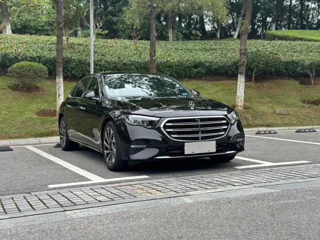 Mercedes-Benz E-Class — Фото автомобиля 2