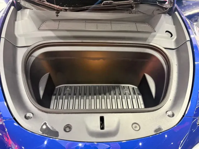 Tesla Model Y — Фото автомобиля 14