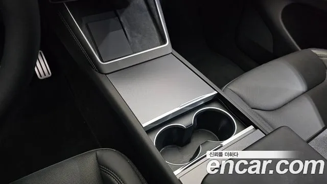 Tesla Model Y — Фото автомобиля 30