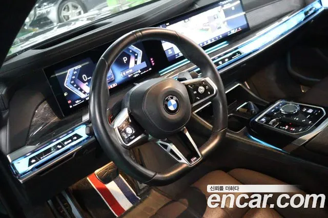 BMW 7-Series — Фото автомобиля 11