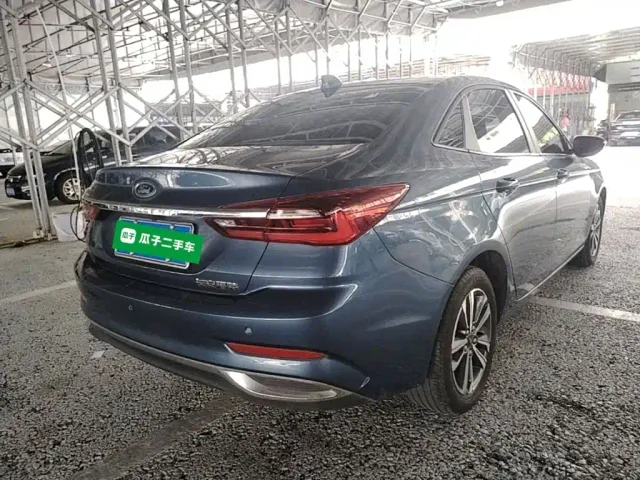 Ford Escort — Фото автомобиля 6