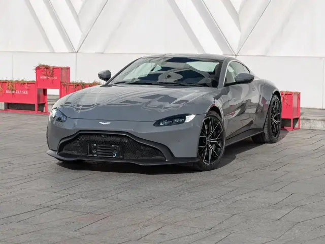 Фотография автомобиля — Aston Martin V8 Vantage