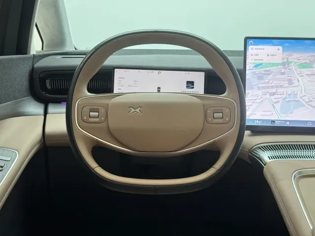 Xpeng X9 — Фото автомобиля 7
