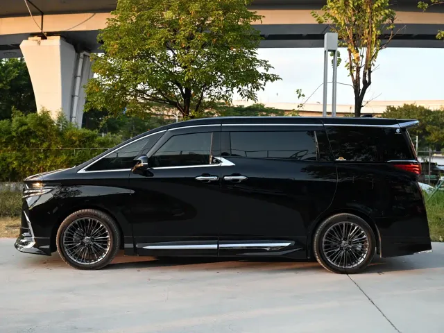 Toyota Alphard — Фото автомобиля 3