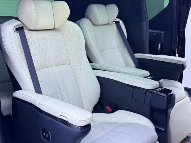 Lexus LM — Фото автомобиля 11