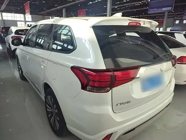 Mitsubishi Outlander — Фото автомобиля 4