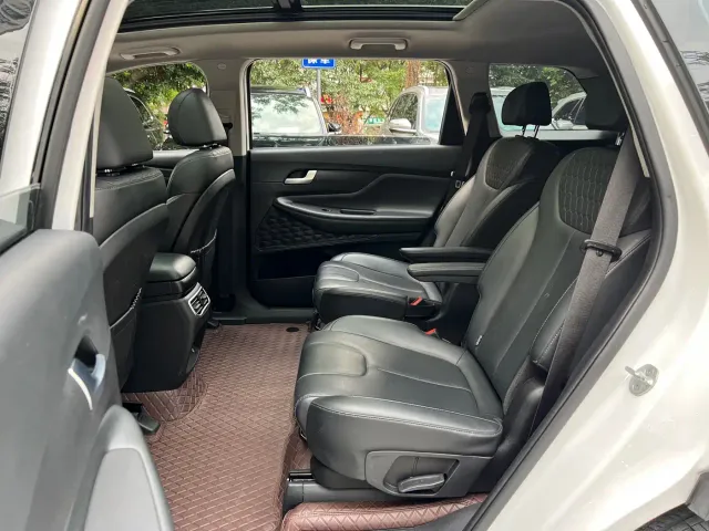 Hyundai Santa Fe — Фото автомобиля 11