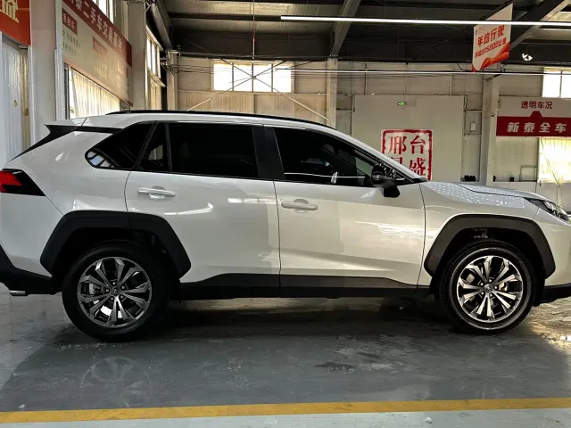 Toyota RAV4 — Фото автомобиля 4