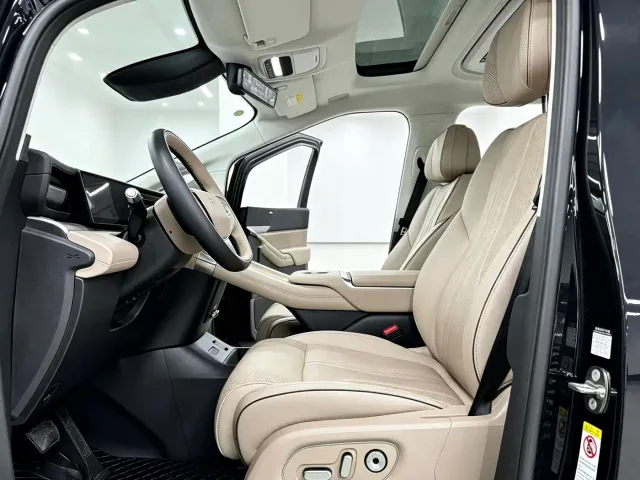 Xpeng X9 — Фото автомобиля 7