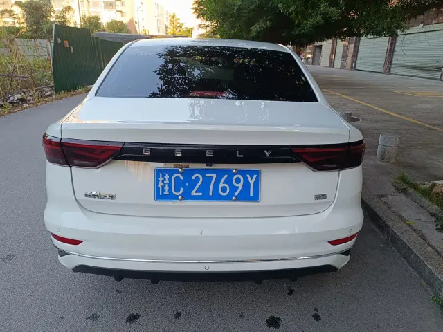 Geely Emgrand — Фото автомобиля 5