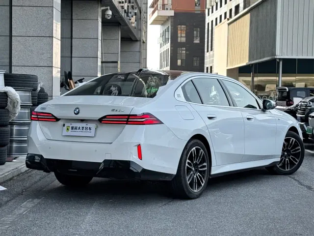 BMW 5 Series — Фото автомобиля 7