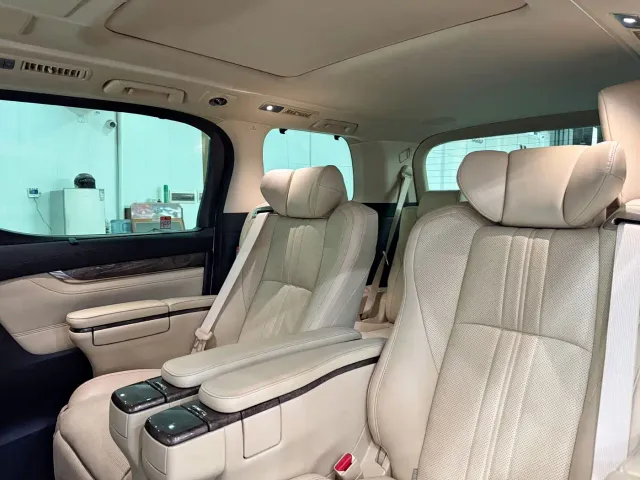 Toyota Alphard — Фото автомобиля 13
