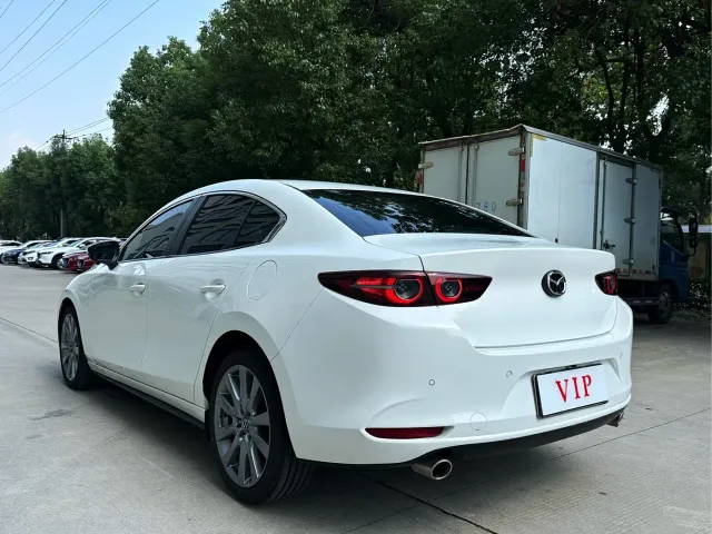Mazda Axela — Фото автомобиля 13