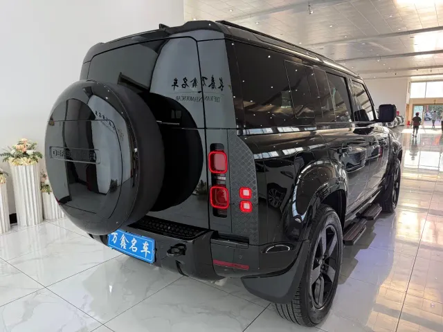 Land Rover Defender — Фото автомобиля 21