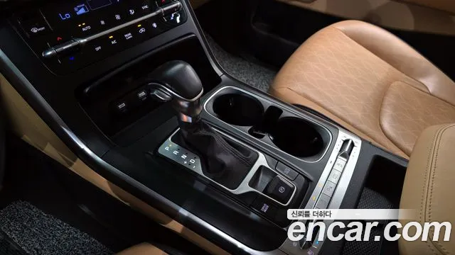 Kia Canival — Фото автомобиля 9