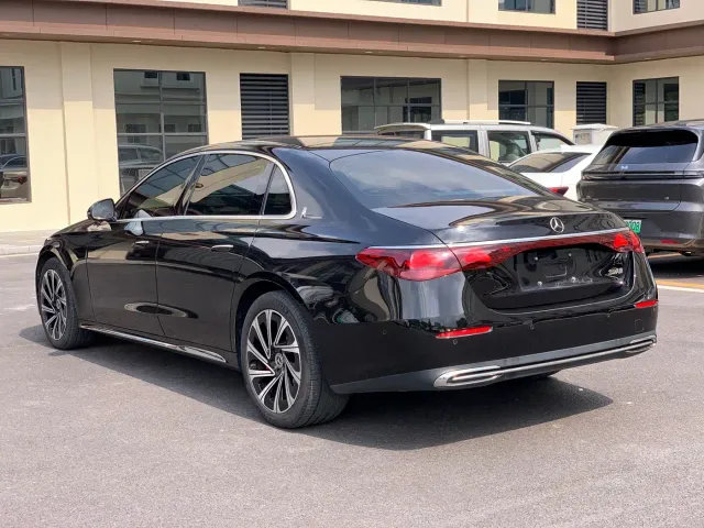 Mercedes-Benz E-Class — Фото автомобиля 4