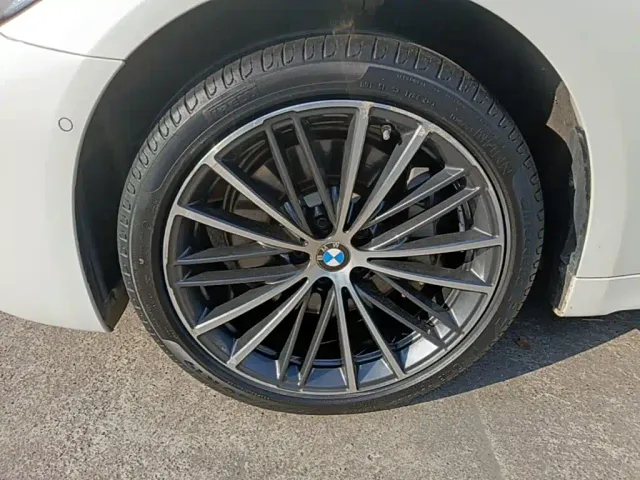 BMW 5 Series — Фото автомобиля 22