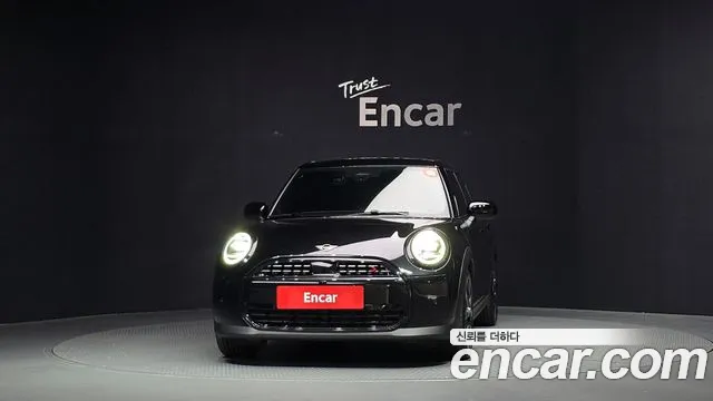 MINI Cooper Generation 4 — Фото автомобиля 3
