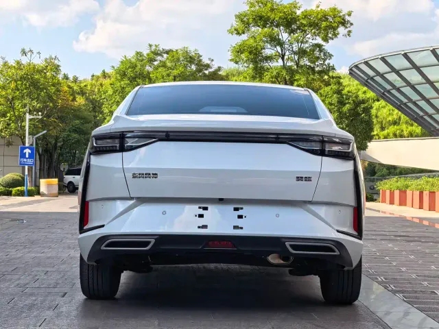 Dongfeng Yixuan — Фото автомобиля 7