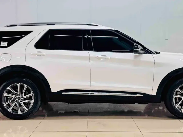 Ford Explorer — Фото автомобиля 4