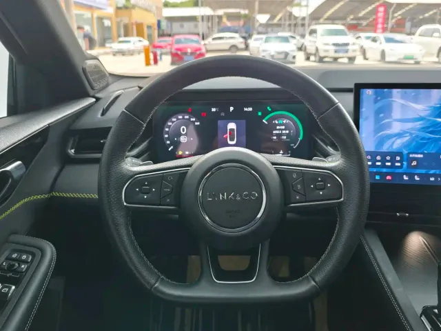 Lynk & Co 03 — Фото автомобиля 6