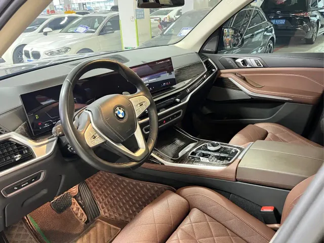 BMW X7 — Фото автомобиля 7