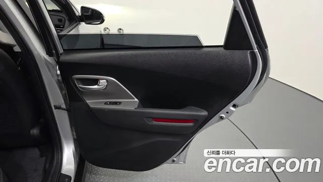 Kia Niro — Фото автомобиля 13