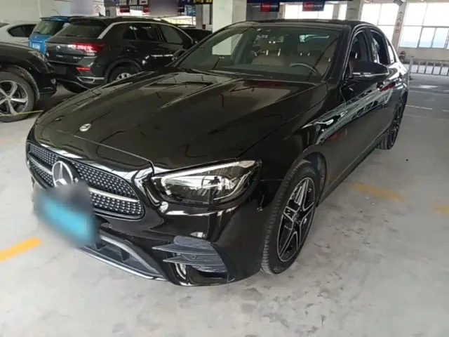 Фотография автомобиля — Mercedes-Benz E-Class