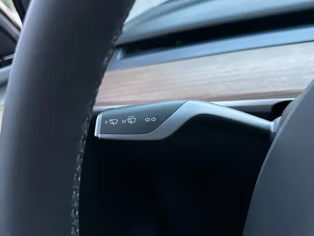 Tesla Model Y 2023 High Performance All-Wheel Drive Edition — Фото автомобиля 21