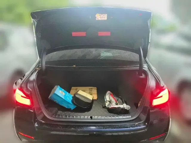 BMW 5 Series — Фото автомобиля 5