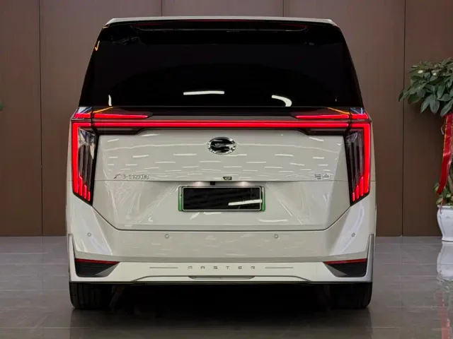 GAC Trumpchi E9 — Фото автомобиля 21
