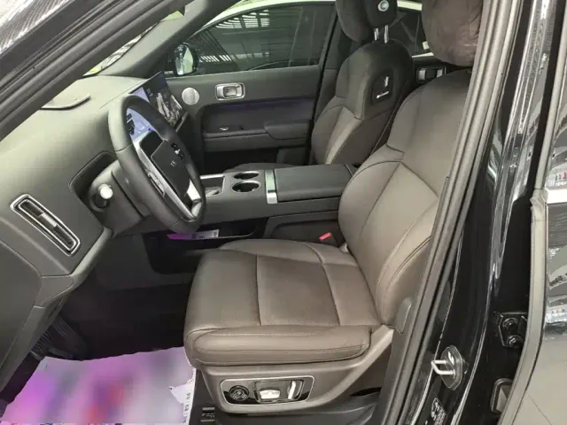 Li Auto L9 — Фото автомобиля 14