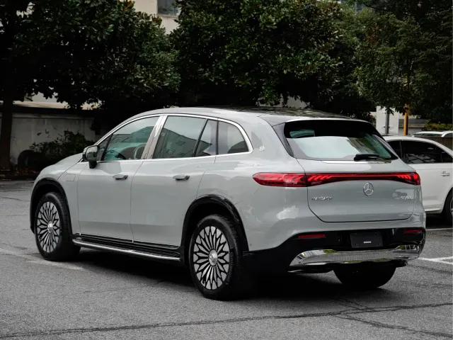 Mercedes-Benz Maybach EQS SUV — Фото автомобиля 4