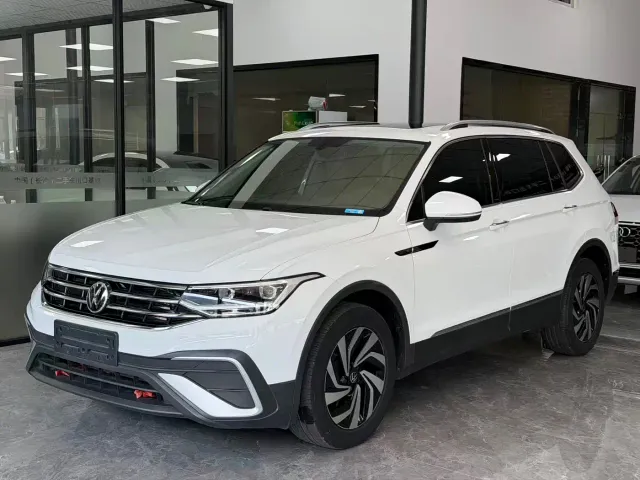 Фотография автомобиля — Volkswagen Tiguan L
