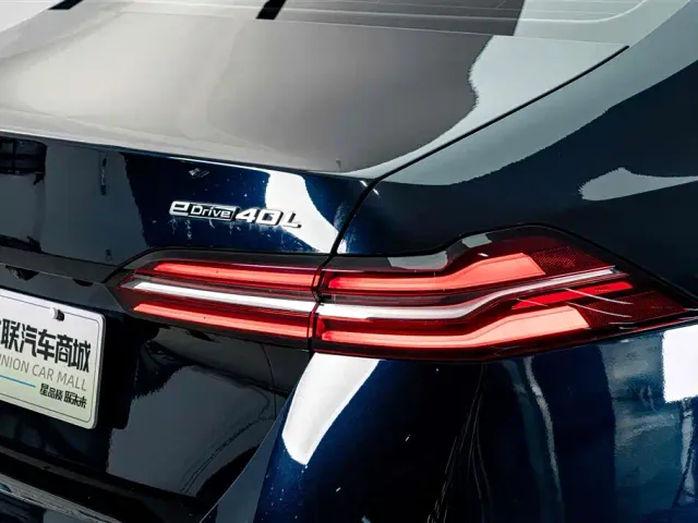 BMW i5 — Фото автомобиля 8