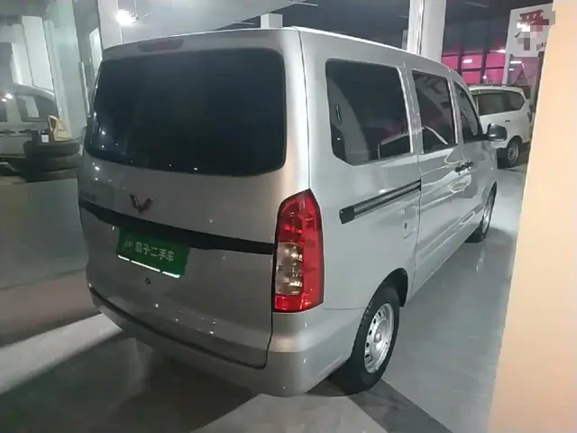 Wuling Hongguang V — Фото автомобиля 6