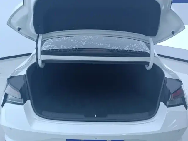 Hyundai Elantra — Фото автомобиля 4