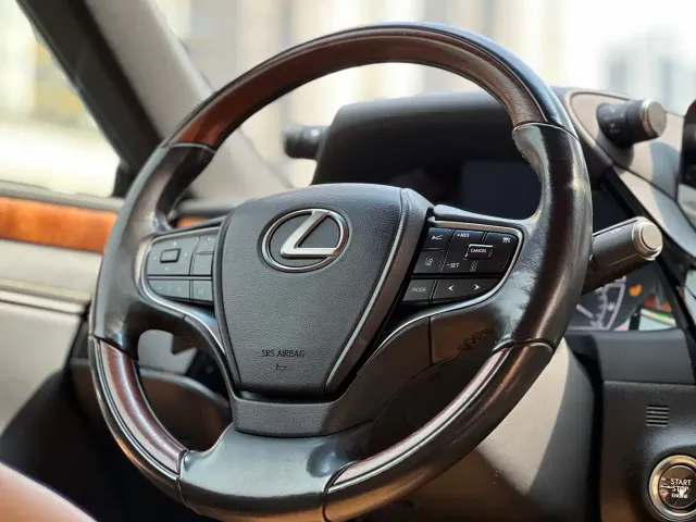 Lexus ES — Фото автомобиля 16