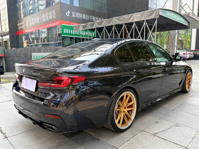 BMW 5 Series — Фото автомобиля 9