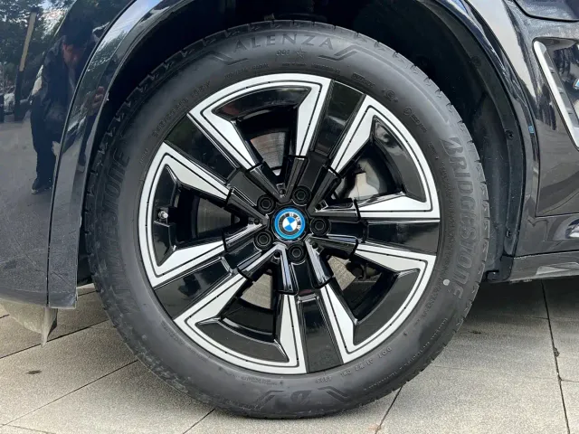 BMW iX3 — Фото автомобиля 15