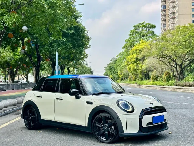 Фотография автомобиля — MINI Hatch