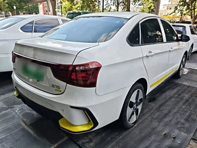 Dongfeng Fengshen E70 — Фото автомобиля 6