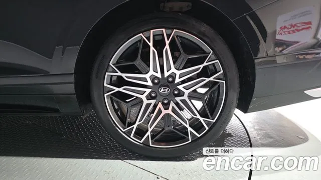Hyundai Grandeur Grandeur (GN7) 2.5 Бензин 2WD — Фото автомобиля 17