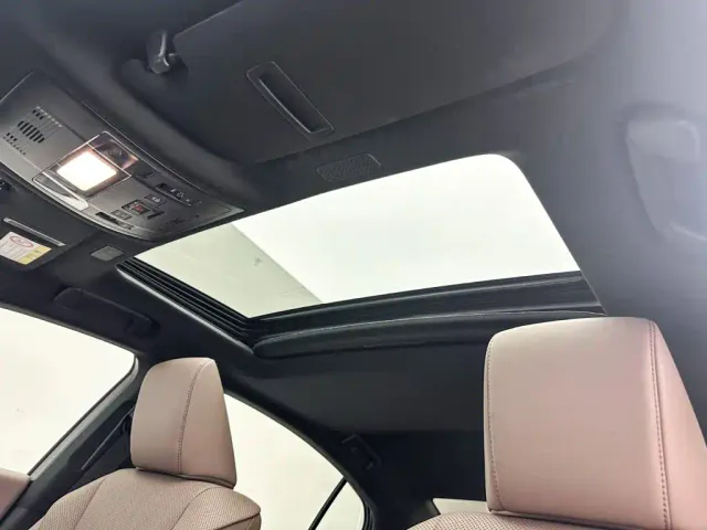Lexus ES — Фото автомобиля 16