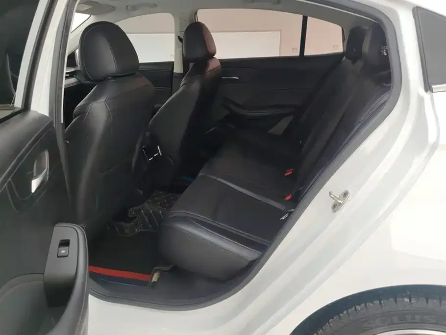 Roewe Roewe i5 2023 1.5L CVT Honor Edition — Фото автомобиля 11