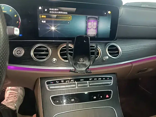 Mercedes-Benz E-Class — Фото автомобиля 12
