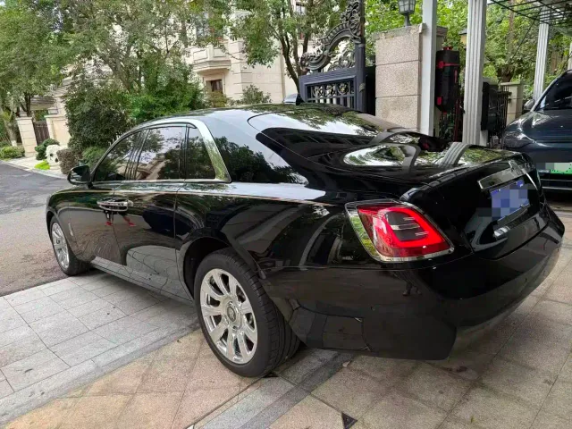 Rolls-Royce Ghost — Фото автомобиля 15