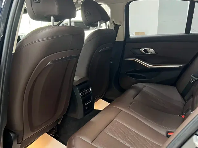 BMW 3 Series — Фото автомобиля 17